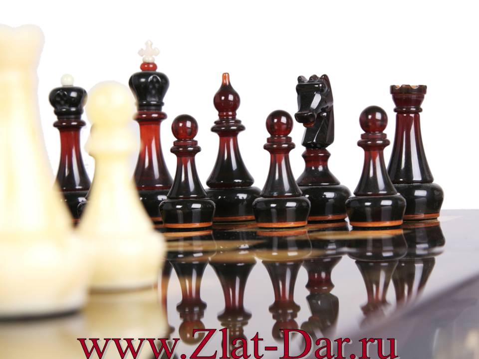 Подарочные шахматы из янтаря